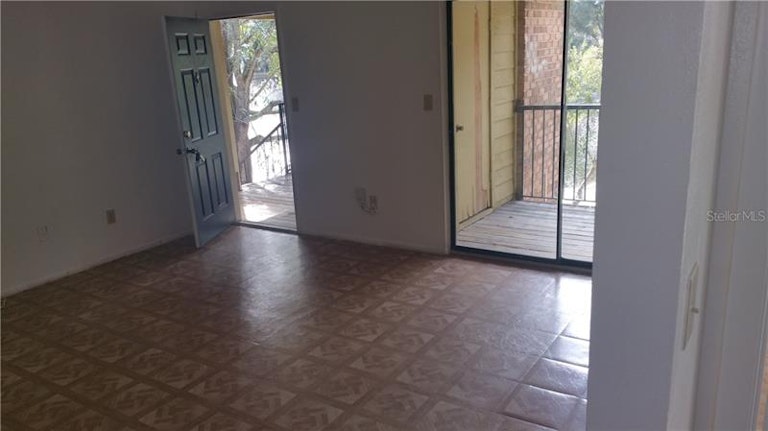 Photo 6 of 14 - 8653 Fancy Finch Dr #204, Tampa, FL 33614