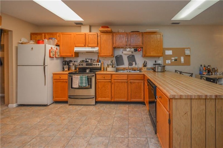Photo 12 of 18 - 3842 Red Oak Ct, Lake Wales, FL 33898