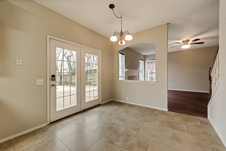 Photo 10 of 28 - 1921 Companion Way, Arlington, TX 76006