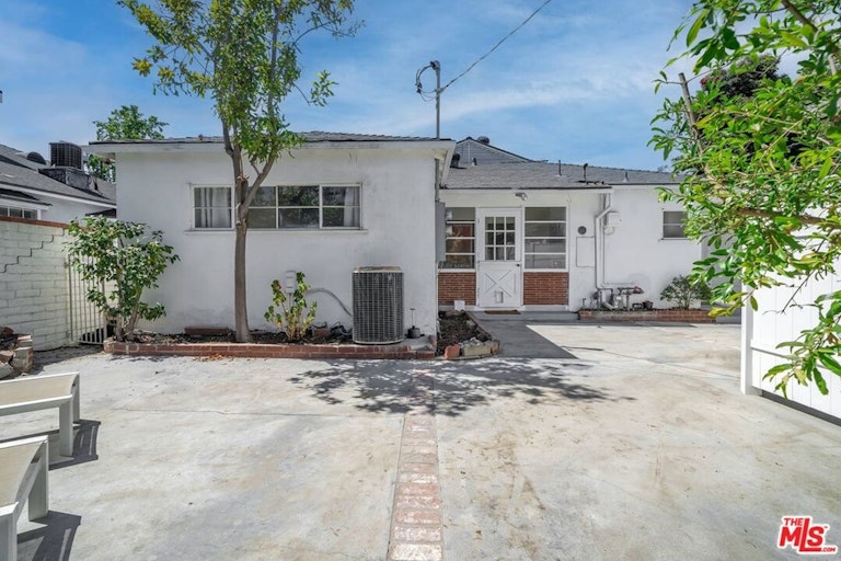 Photo 42 of 45 - 10643 Blix St, North Hollywood, CA 91602