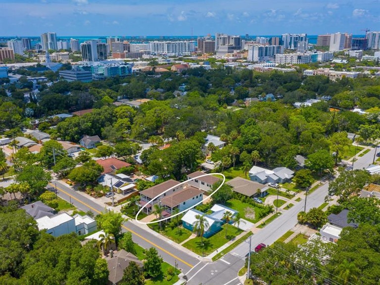 Photo 2 of 69 - 635 N Osprey Ave, Sarasota, FL 34236