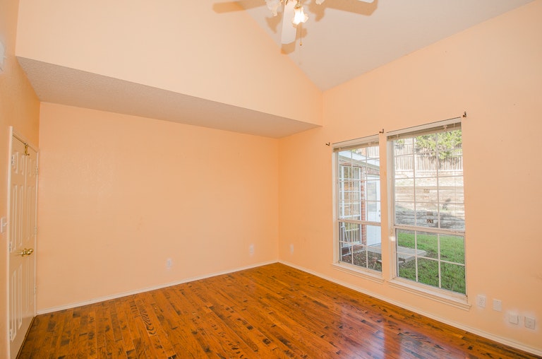 Photo 12 of 25 - 112 Marshall Dr, Cedar Hill, TX 75104