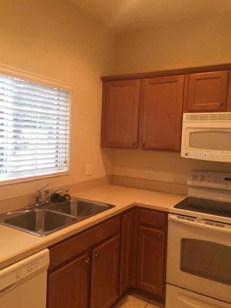 Photo 4 of 17 - 3903 45th Ter W #105, Bradenton, FL 34210