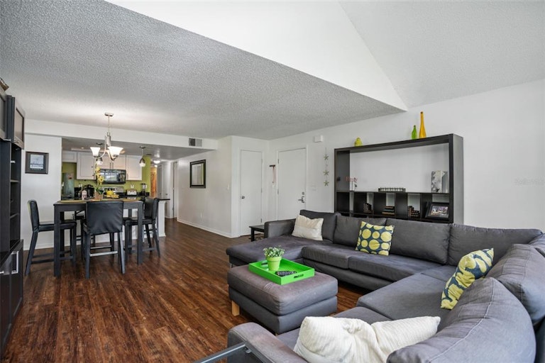 Photo 6 of 30 - 5003 Laguna Bay Cir #15, Kissimmee, FL 34746