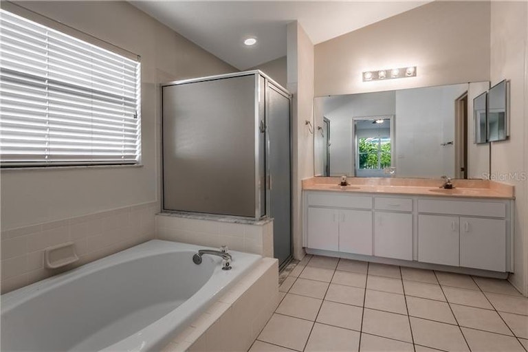 Photo 11 of 21 - 9919 Stockbridge Dr, Tampa, FL 33626