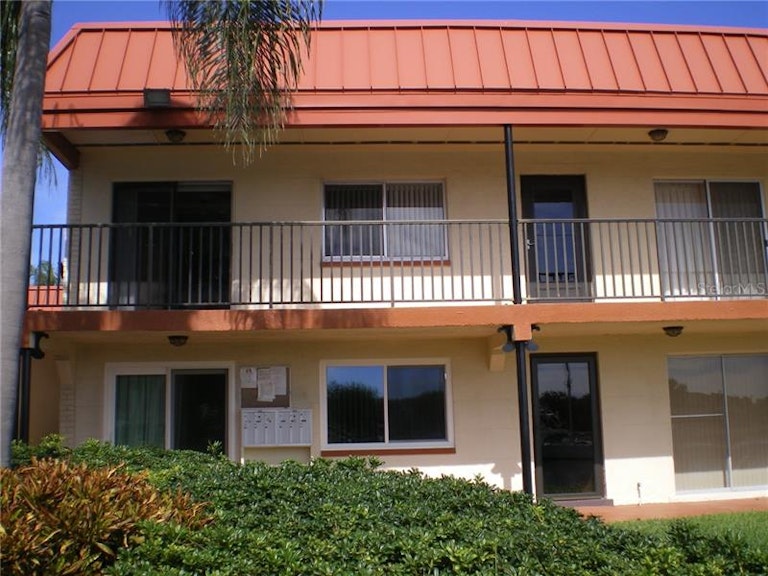 Photo 1 of 9 - 10365 Paradise Blvd #36, Treasure Island, FL 33706