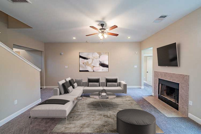 Photo 2 of 32 - 901 Grenshaw St, Houston, TX 77088