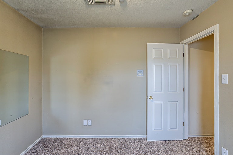 Photo 13 of 20 - 2327 Baxter Sta, San Antonio, TX 78245