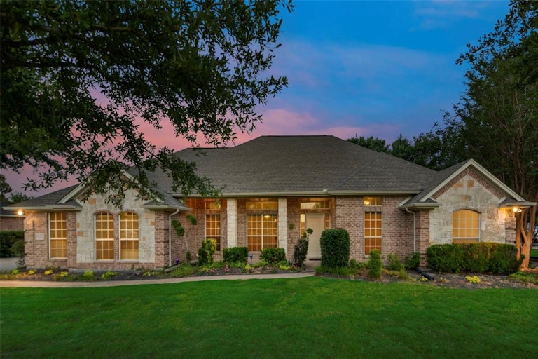 Photo 2 of 35 - 10723 E Clover Ln, Forney, TX 75126