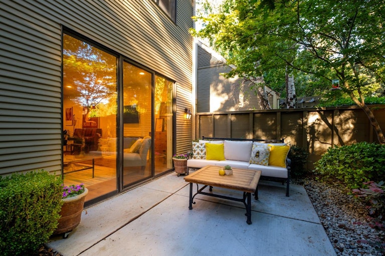 Photo 36 of 40 - 317 Wyndgate Rd, Sacramento, CA 95864