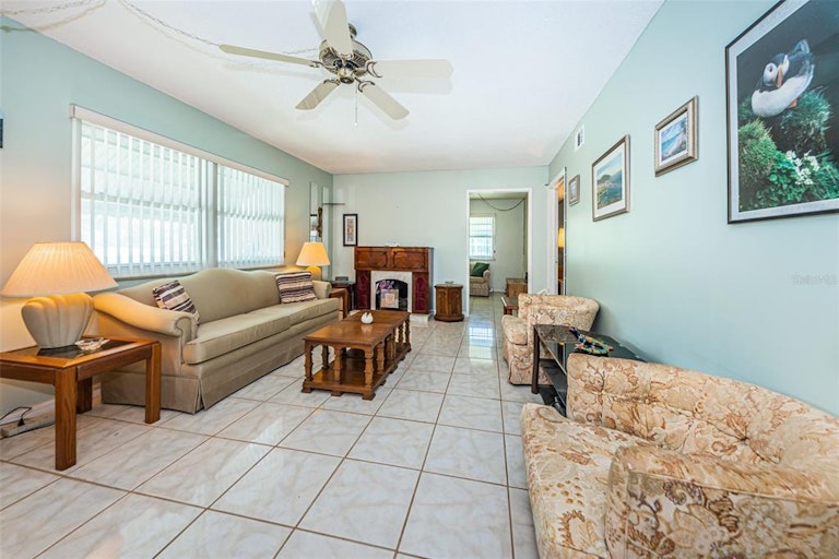 Photo 13 of 63 - 5287 81st St N #14, Saint Petersburg, FL 33709