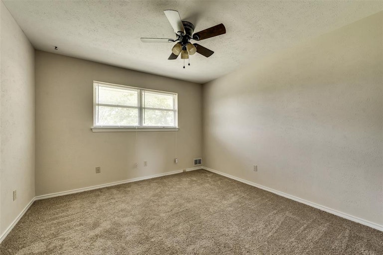 Photo 20 of 26 - 13 Lee Dr, Rockwall, TX 75032