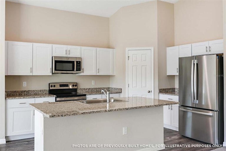 Photo 4 of 17 - 1483 Axel Cir, Winter Haven, FL 33880