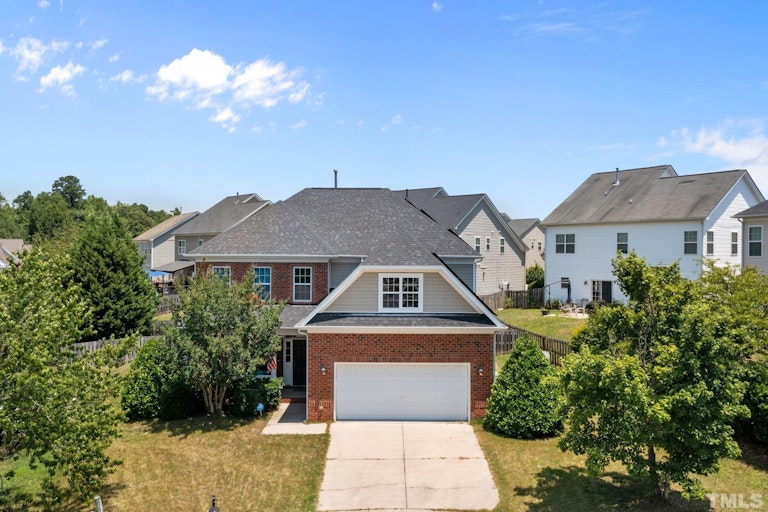 Photo 1 of 40 - 6209 Sparkling Brook Dr, Raleigh, NC 27616