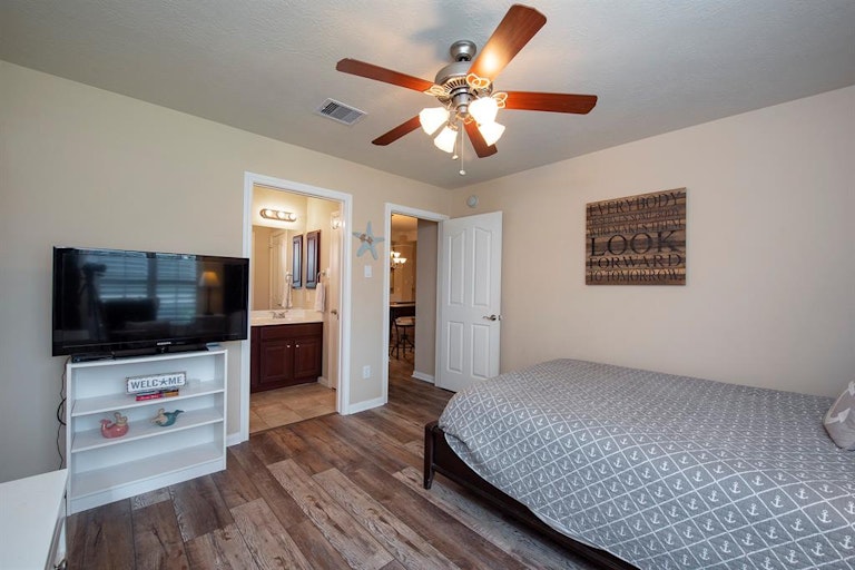 Photo 33 of 48 - 1814 Flagstaff Ln, League City, TX 77573