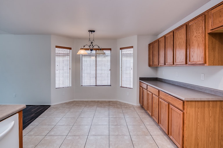Photo 8 of 23 - 4038 W Abraham Ln, Glendale, AZ 85308