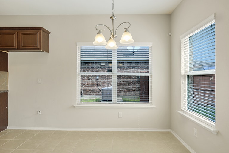Photo 8 of 28 - 2020 Stonewood Dr, Lancaster, TX 75134