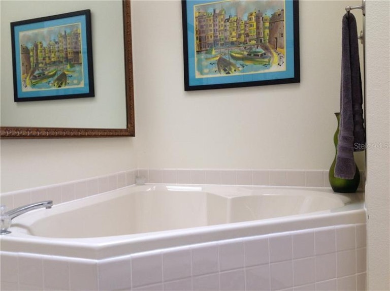 Photo 5 of 14 - 6404 Yarmouth Ct, Orlando, FL 32822