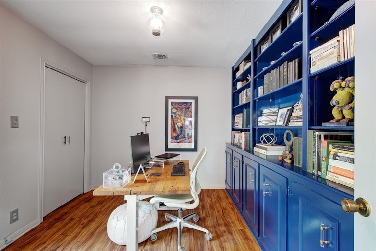 Photo 7 of 32 - 8510 Appalachian Dr, Austin, TX 78759