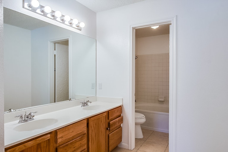 Photo 10 of 17 - 4842 Limestone Well Dr, San Antonio, TX 78247