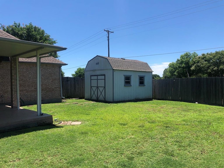 Photo 24 of 30 - 7513 Silverthorn Dr, Rowlett, TX 75089