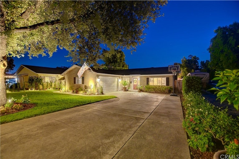 Photo 1 of 50 - 1986 Peyton Rd, La Verne, CA 91750