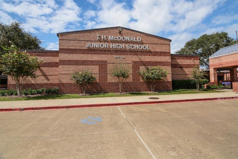 Photo 3 of 7 - 5122 Bay Meadows Ln, Katy, TX 77449