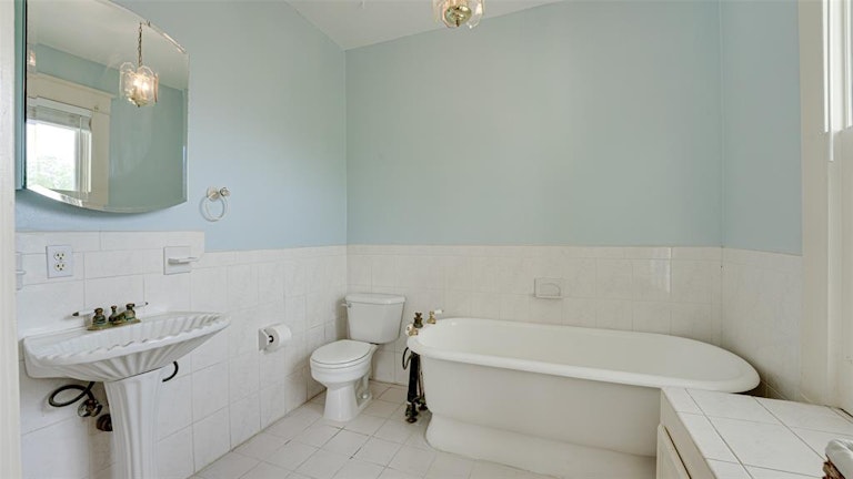 Photo 29 of 40 - 613 E Marvin Ave, Waxahachie, TX 75165