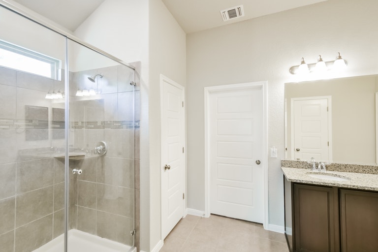 Photo 4 of 25 - 430 Pecan Mdws, New Braunfels, TX 78130