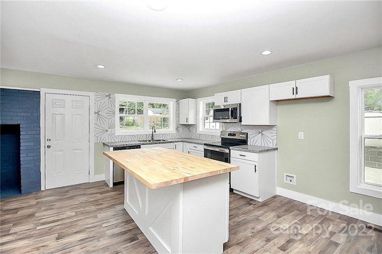 Photo 4 of 30 - 611 J Ave, Kannapolis, NC 28081