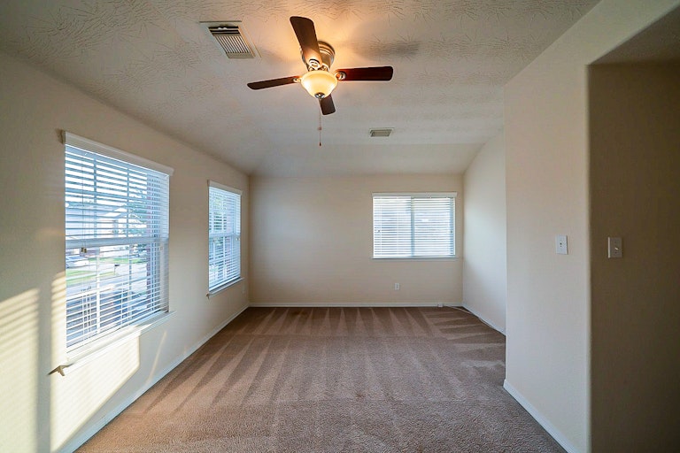 Photo 19 of 36 - 2011 Dalton Trace Ct, Spring, TX 77373