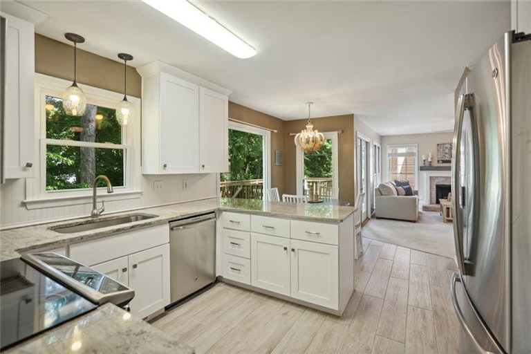 Photo 11 of 28 - 745 Welford Rd, Suwanee, GA 30024
