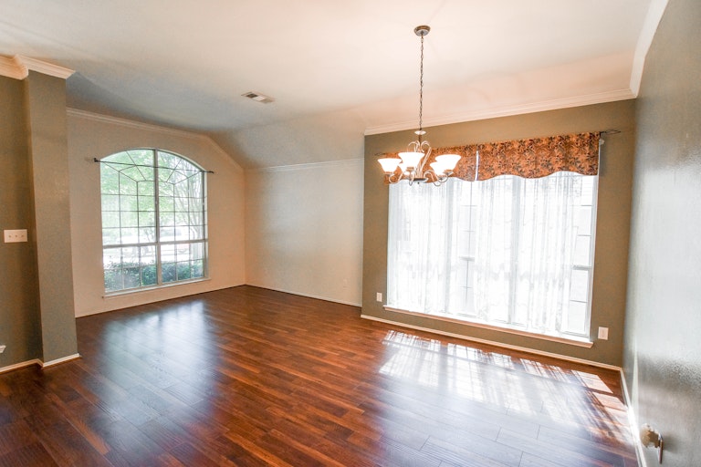 Photo 14 of 42 - 4640 Seneca Dr, Fort Worth, TX 76137