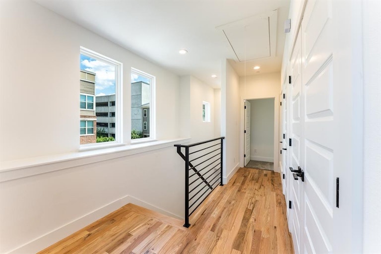Photo 24 of 40 - 352 Foch St, Fort Worth, TX 76107