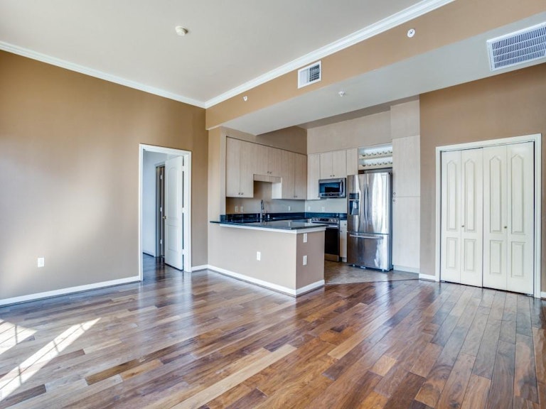 Photo 12 of 33 - 3225 Turtle Creek Blvd #1429, Dallas, TX 75219