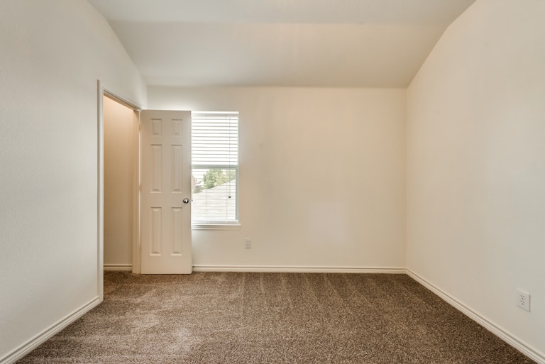 Photo 31 of 37 - 229 Willowlake Dr, Little Elm, TX 75068