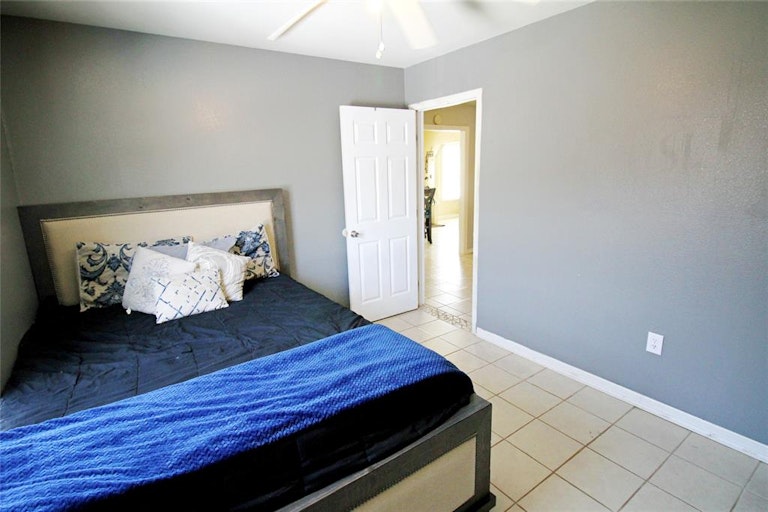 Photo 24 of 39 - 6539 Greenspan Ave, Dallas, TX 75232