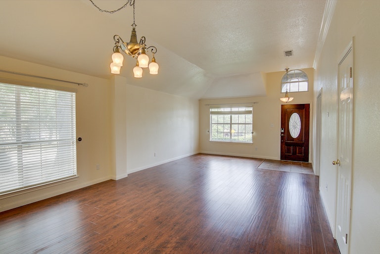 Photo 23 of 31 - 1214 Deepwoods Trl, Leander, TX 78641