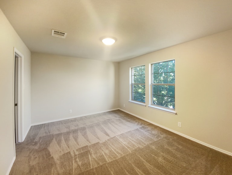 Photo 17 of 27 - 111 Salerno Dr, San Marcos, TX 78666