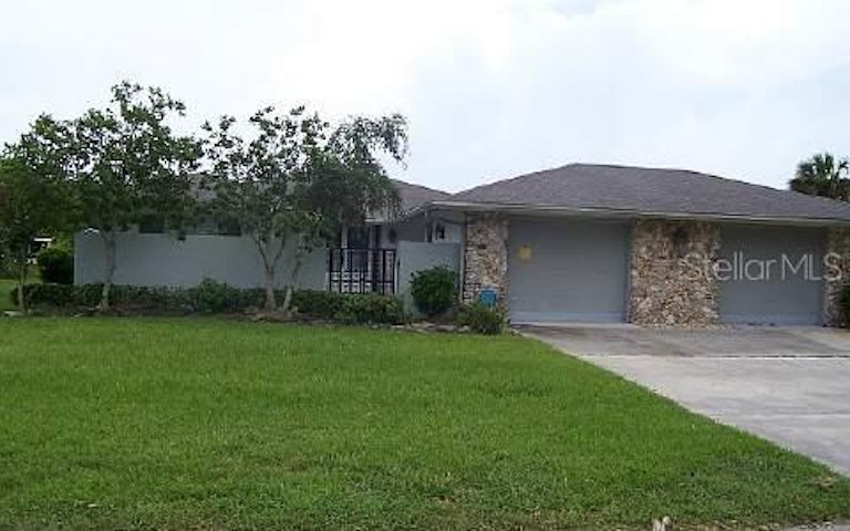 Photo 1 of 1 - 4 Castle Ct, Palm Coast, FL 32137