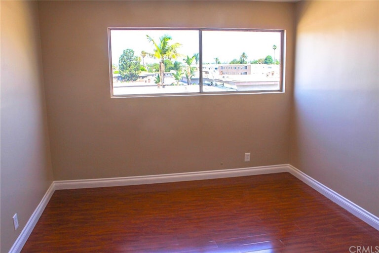 Photo 11 of 34 - 805 Glenway Dr, Inglewood, CA 90302