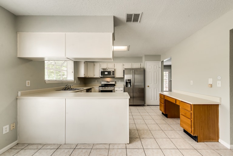 Photo 10 of 25 - 3910 Martha Ln, Rowlett, TX 75088