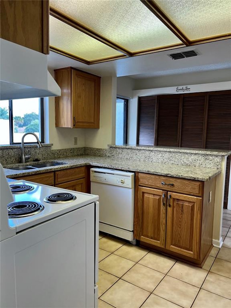Photo 20 of 55 - 1823 Village Ct #1823, Mulberry, FL 33860