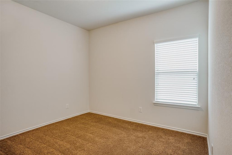 Photo 15 of 35 - 2832 Saddle Creek Dr, Fort Worth, TX 76177
