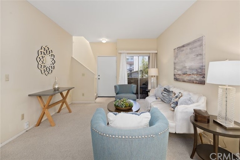 Photo 9 of 29 - 217 S Catalina Ave #8, Pasadena, CA 91106