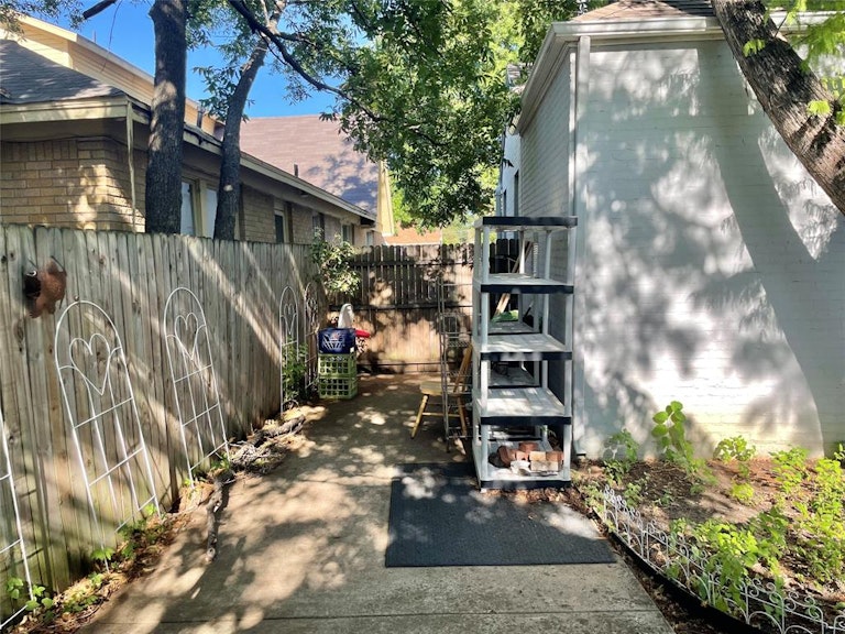 Photo 29 of 37 - 3213 Rogers Ave, Fort Worth, TX 76109
