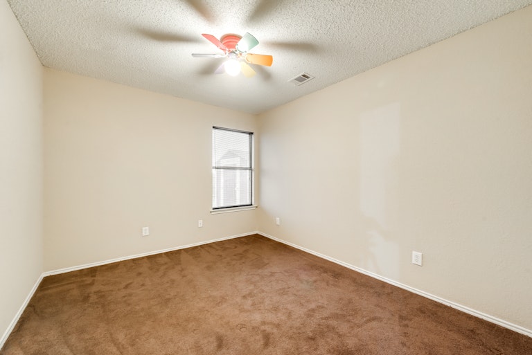 Photo 20 of 26 - 1820 Whispering Cove Trl, Fort Worth, TX 76134