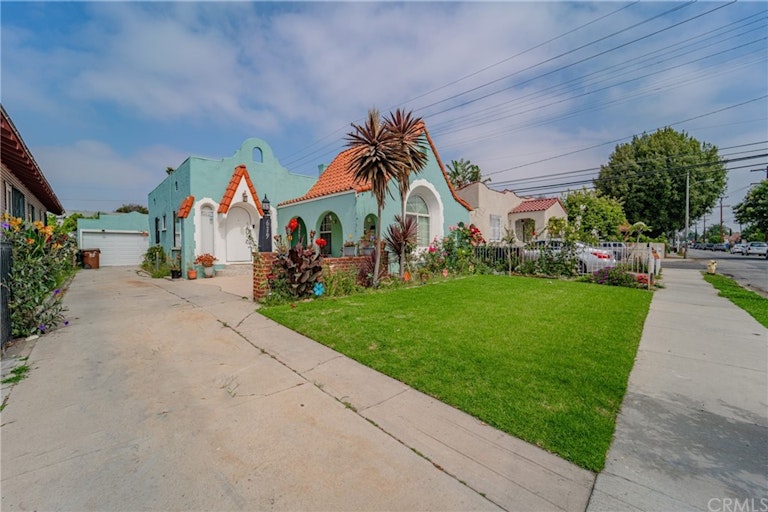 Photo 4 of 30 - 619 N Chester Ave, Compton, CA 90221