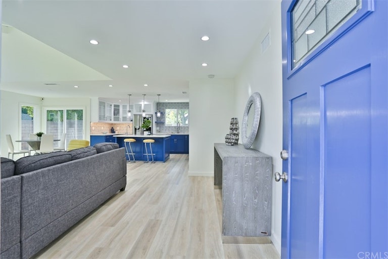 Photo 4 of 36 - 4211 W Woodland Ave, Burbank, CA 91505