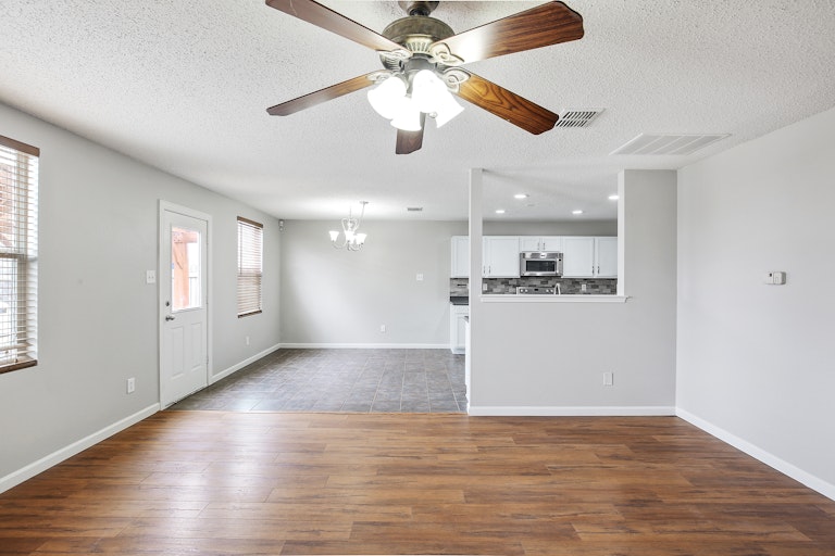Photo 30 of 32 - 1300 Anna Lea Ln, Burleson, TX 76028